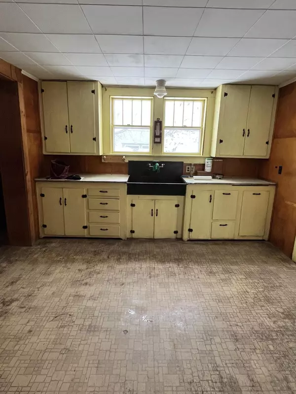 Moscow, ME 04920,90 Canada RD