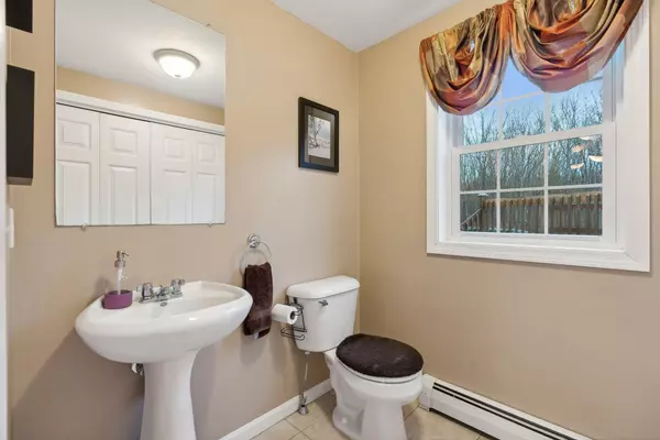 Lyman, ME 04002,771 Walker RD