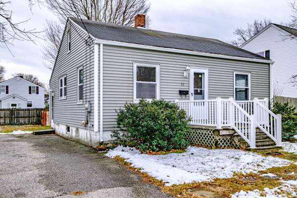 90 Bonnybriar RD, South Portland, ME 04106