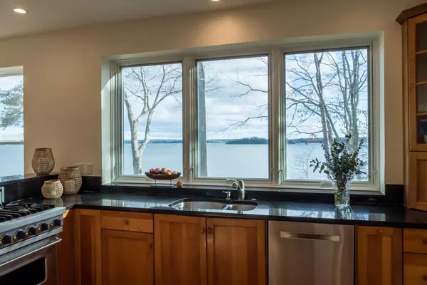 Freeport, ME 04032,120 Maquoit DR