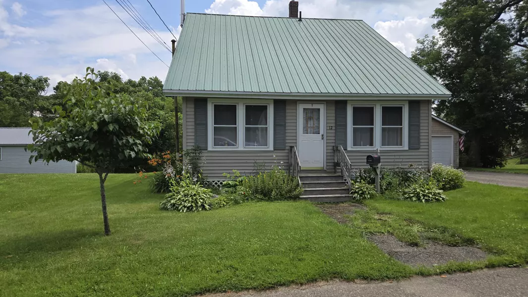 12 Avon ST, Houlton, ME 04730