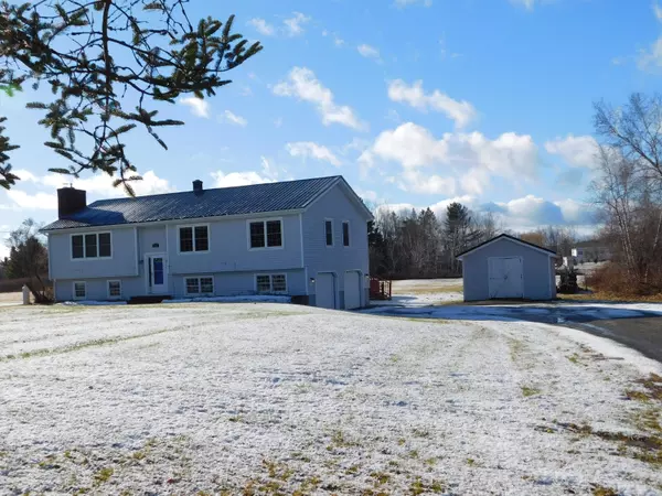 515 Patten DR, Hermon, ME 04401