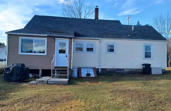 Winthrop, ME 04364,36 Royal ST