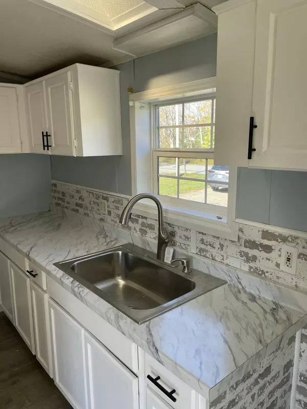 Hermon, ME 04401,132 Fuller RD