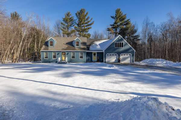 8 Glover RD, Rumford, ME 04276