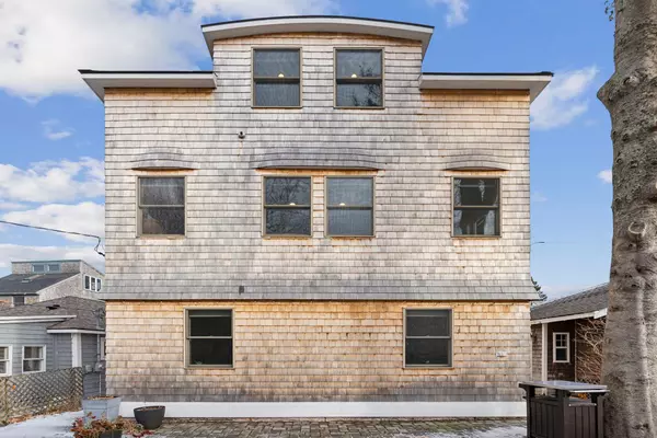 South Portland, ME 04106,16 Fisherman's LN