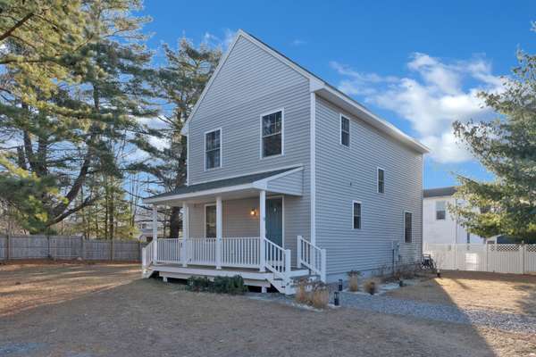 8 Hope LN, Brunswick, ME 04011