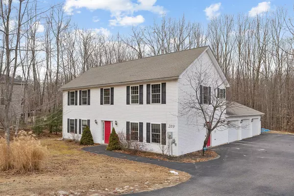 209 Hickory DR, Auburn, ME 04210