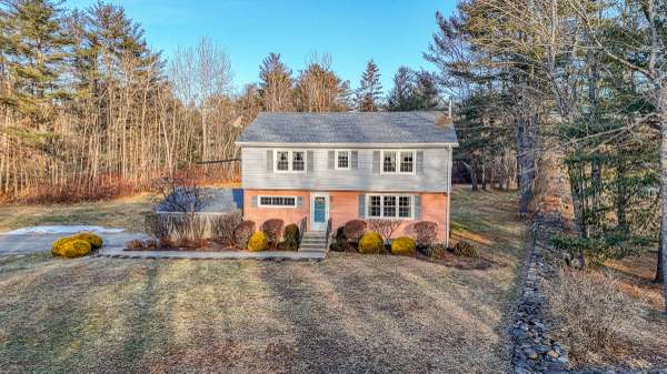 40 Pine Knoll RD, Winthrop, ME 04364