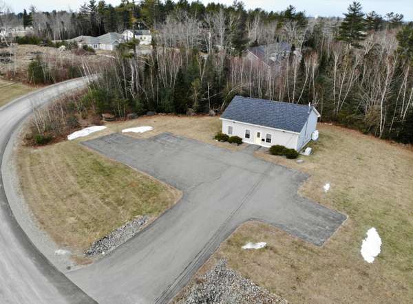 30 Debeck DR, Holden, ME 04429