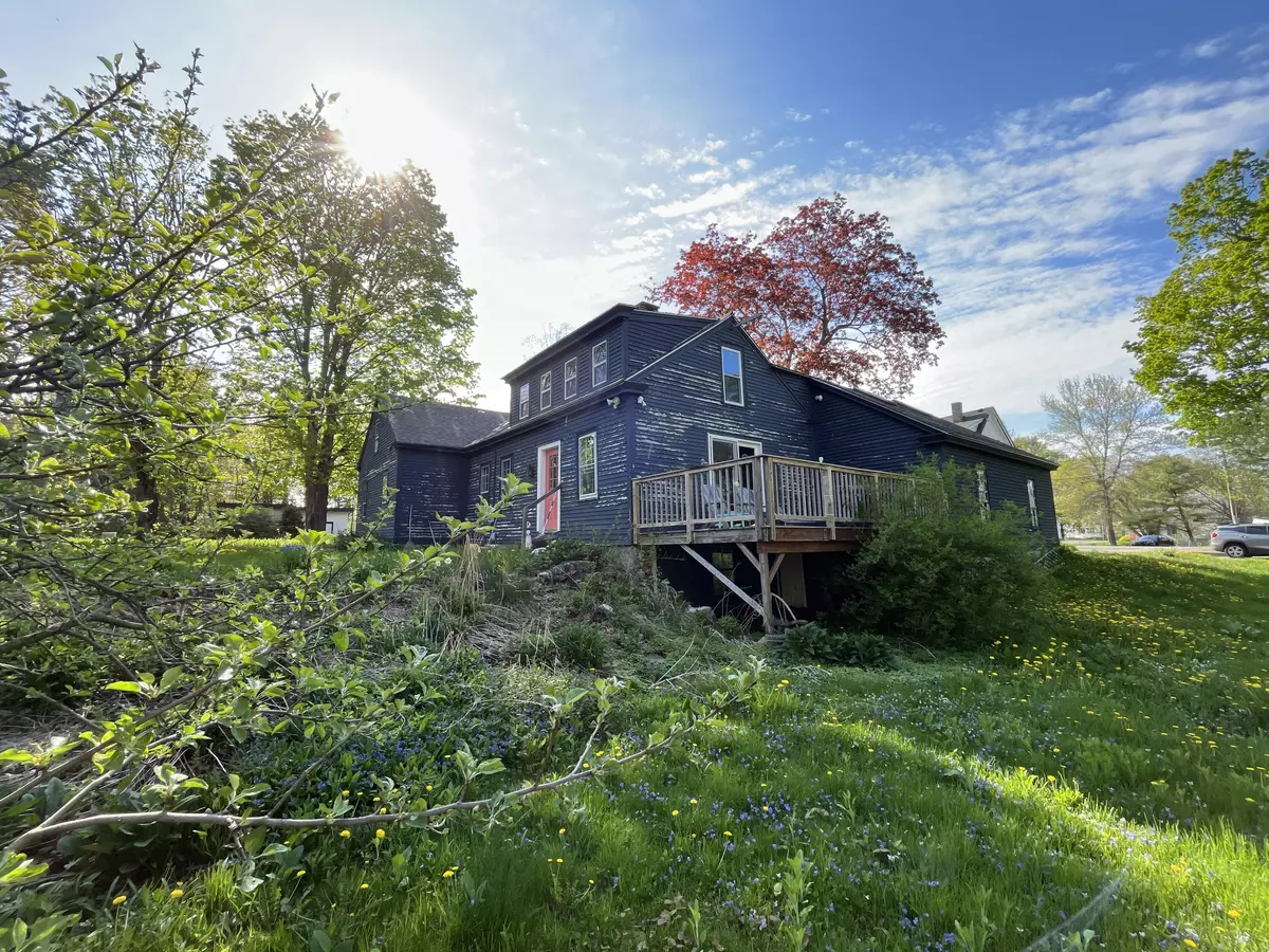 Vassalboro, ME 04989,333 Main ST