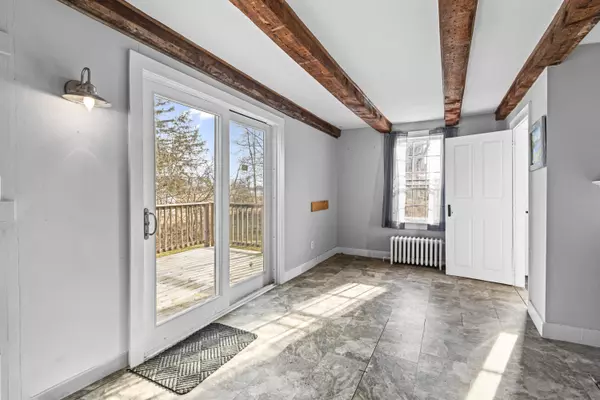 Vassalboro, ME 04989,333 Main ST