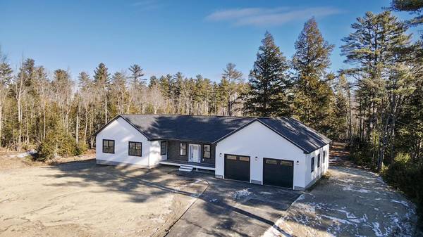 31 Thibodeau DR, Levant, ME 04456