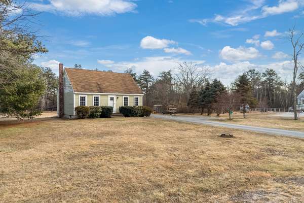 8 Tanglewood DR, Kennebunk, ME 04043