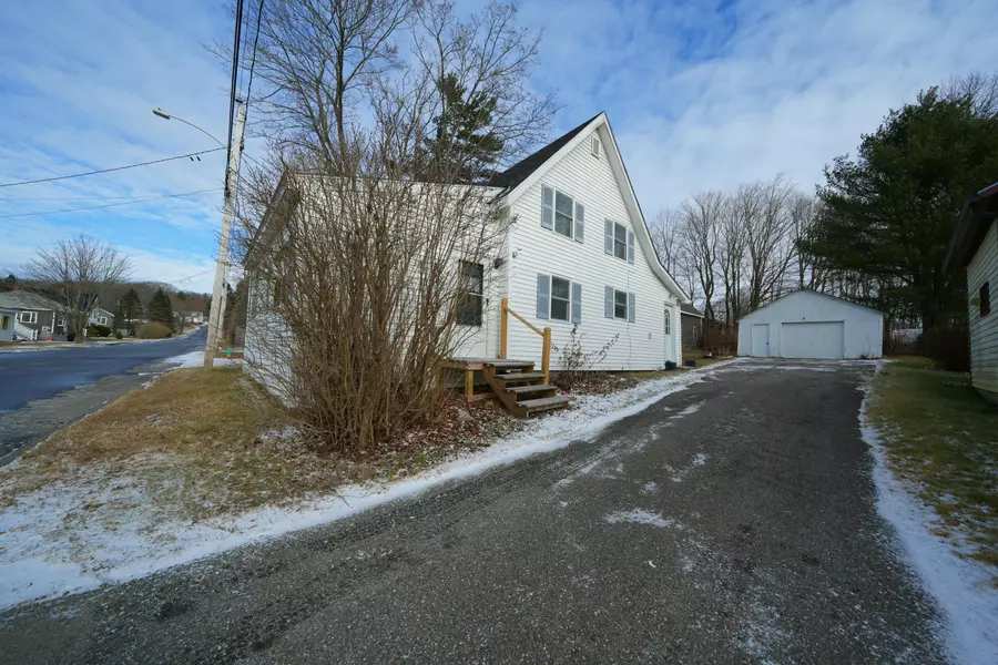 39 Pine ST, Bucksport, ME 04416