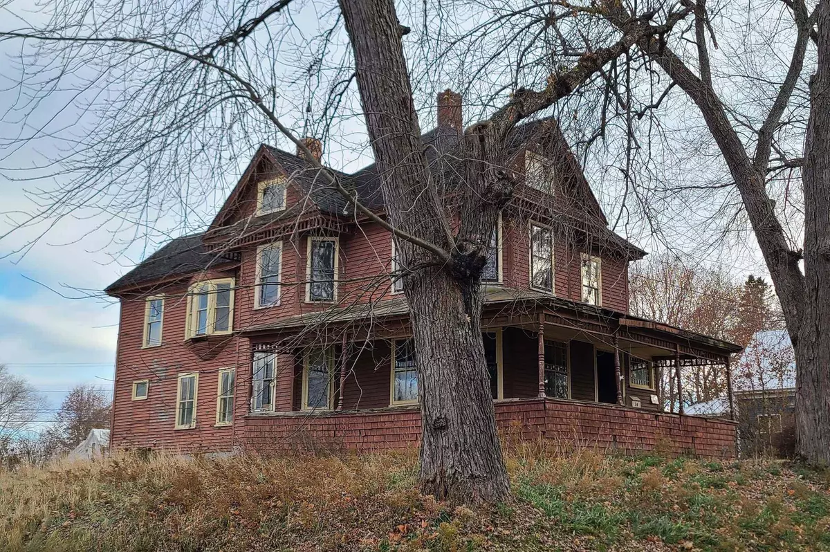 Madison, ME 04950,74 Pine ST