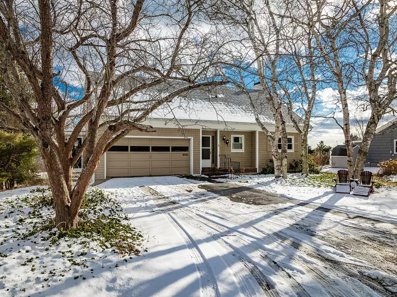 36 Acadia DR, Rockland, ME 04841