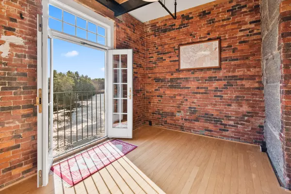 Newmarket, NH 03857,6 Bay RD #18