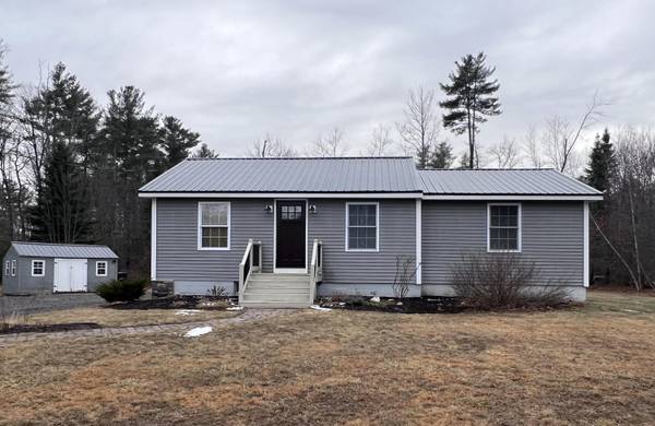 14 Old Standish RD, Buxton, ME 04093