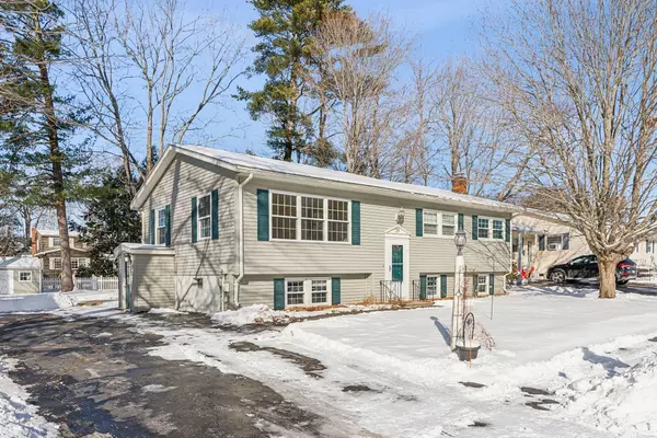 29 Primrose LN, Portland, ME 04103