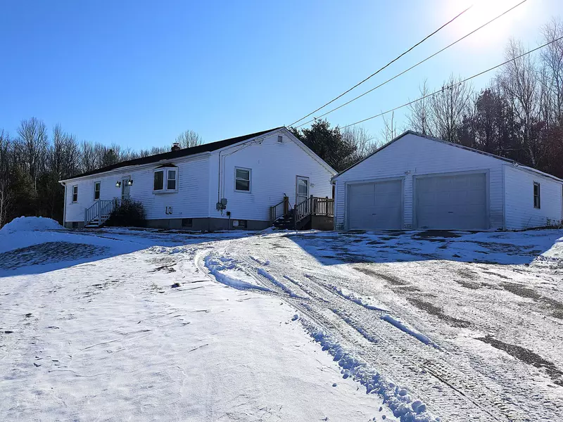 25 School ST, Greene, ME 04236