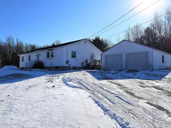 25 School ST, Greene, ME 04236