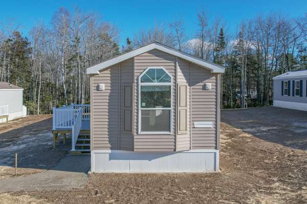 5 Goose Neck RD, Hancock, ME 04640