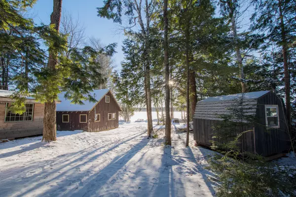 Abbot, ME 04406,53 Juanita LN