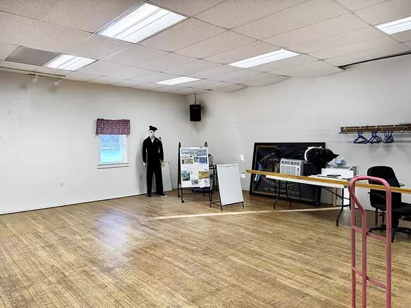 Litchfield, ME 04350,235 Plains RD