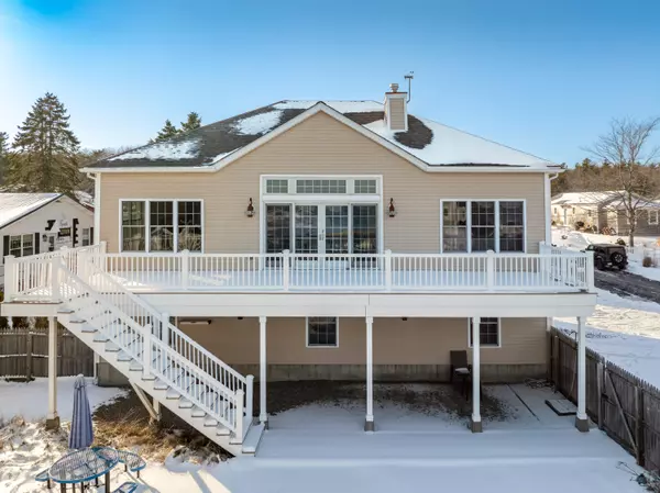 15 Lighthouse LN, Saco, ME 04072