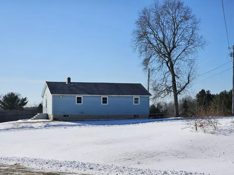 10 Skelton RD, Bowdoin, ME 04287