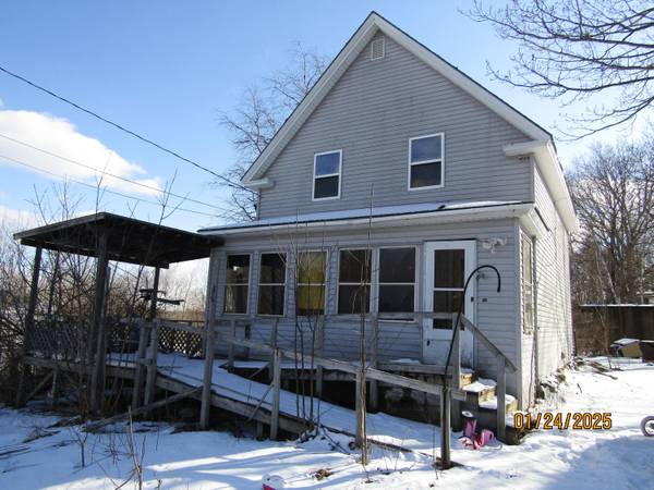 14 Gould ST, Milo, ME 04463