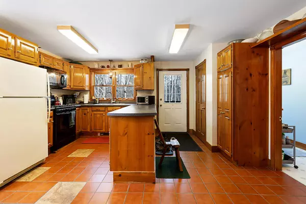 West Gardiner, ME 04345,23 Maplerock LN