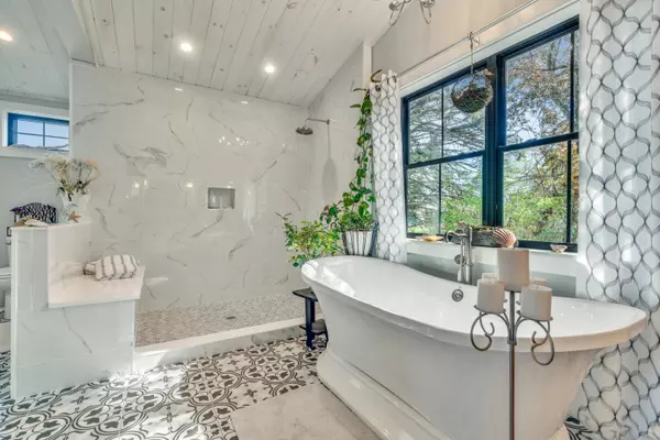 Wells, ME 04090,54 Webhannet DR