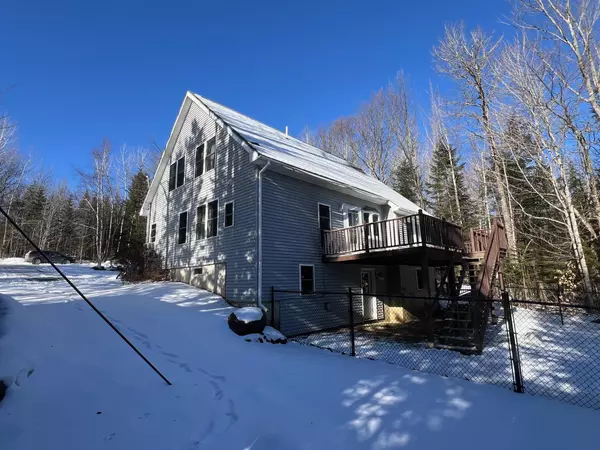 147 Bear LN, Dexter, ME 04930