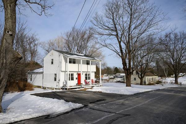 9 Walnut ST, Topsham, ME 04086