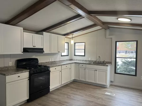 Norway, ME 04268,19 Tamarack DR