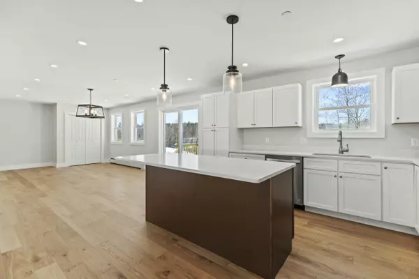 Raymond, ME 04071,15 Hillside DR