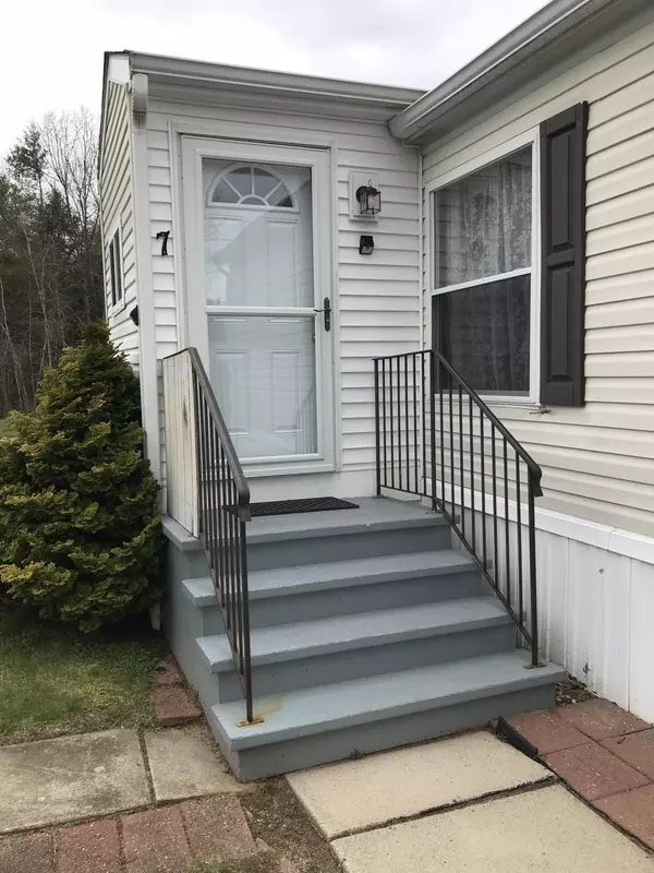 Alfred, ME 04002,7 Windsor DR