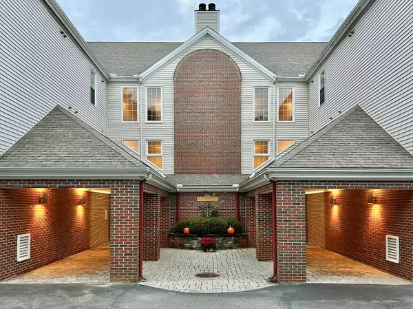 4 Schooner Ridge RD ##8, Bath, ME 04530