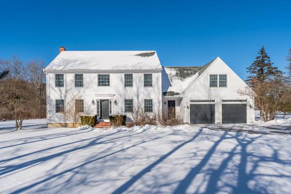 12 Birkdale RD, Falmouth, ME 04105