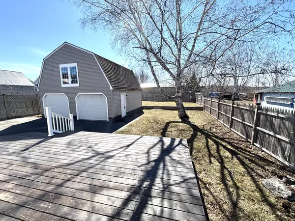 Millinocket, ME 04462,66 Eastland AVE