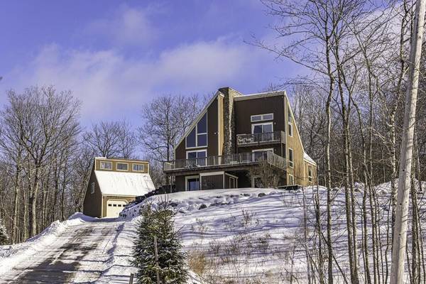 40 Skyline DR, Holden, ME 04429