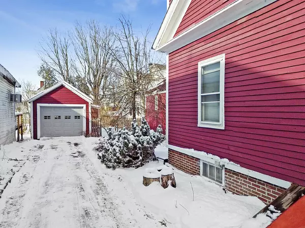 22 Pleasant ST Waterville, ME 04901