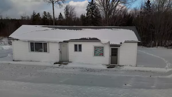 Mattawamkeag, ME 04459,311 Medway RD