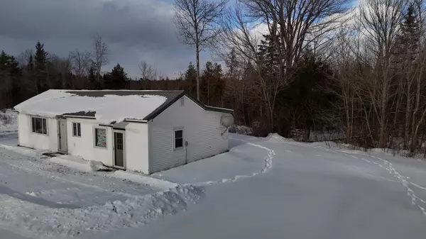 Mattawamkeag, ME 04459,311 Medway RD