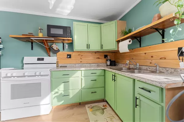 Oakland, ME 04963,469 Oak ST