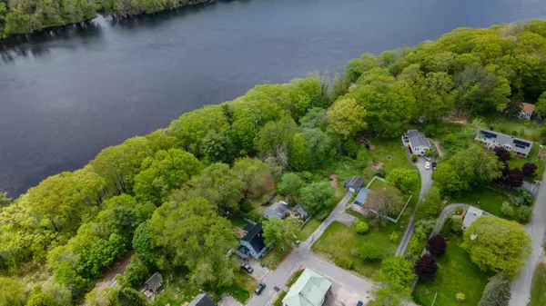 Topsham, ME 04086,1 North ST