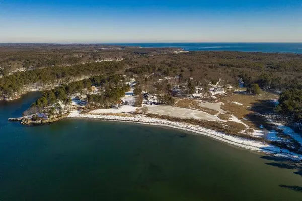 22 Pocahontas RD, Kittery, ME 03905