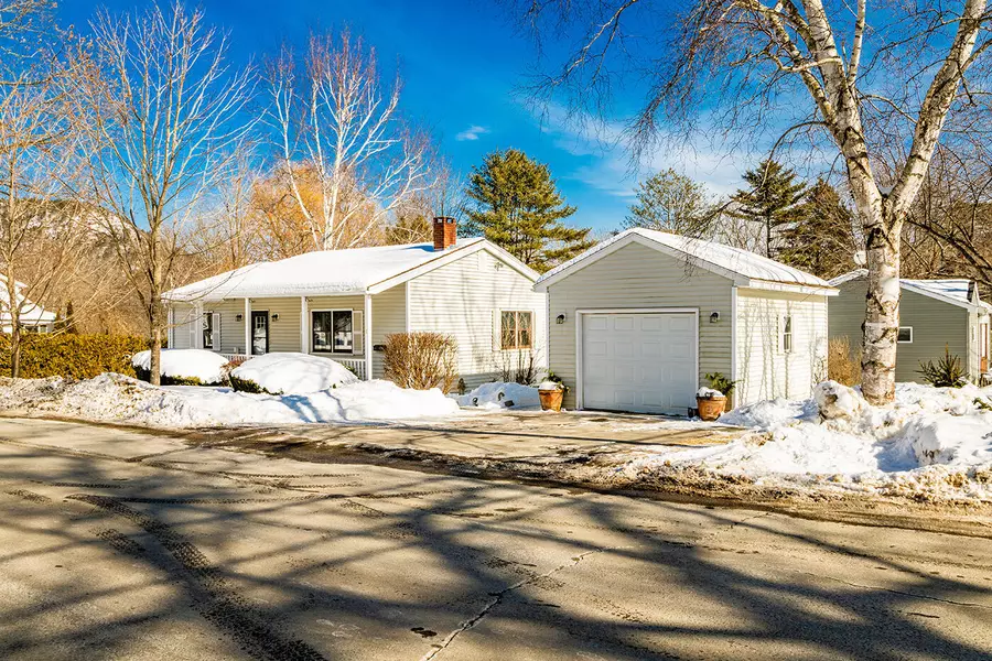 5 Rawson AVE, Camden, ME 04843